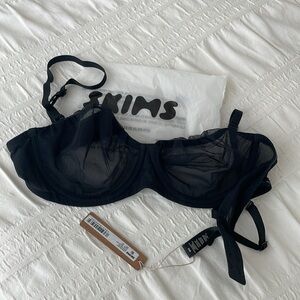 NWT Skims Ultra Mesh Adjustable STRAPLESS BRA (BRAND NEW)